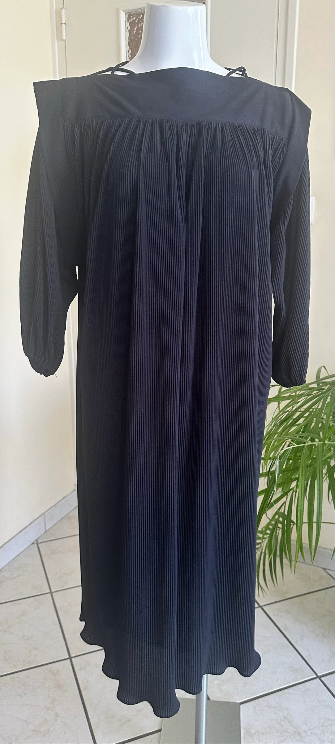 Black Lined Dress Size 42/44 – Never Worn – Zero Sheer – photo 10